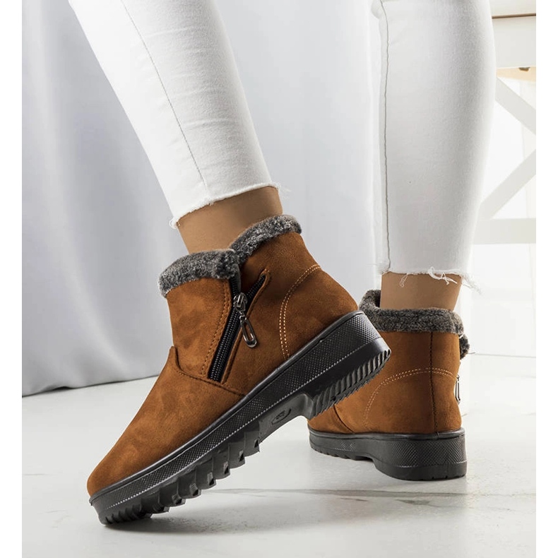 Botas de neve com isolamento de camelo e pele de carriça marrom 1