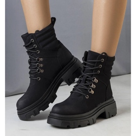 Botas pretas em uma enorme sola Lyric preto 1