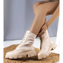 Botas de caminhada bege da Kori 1