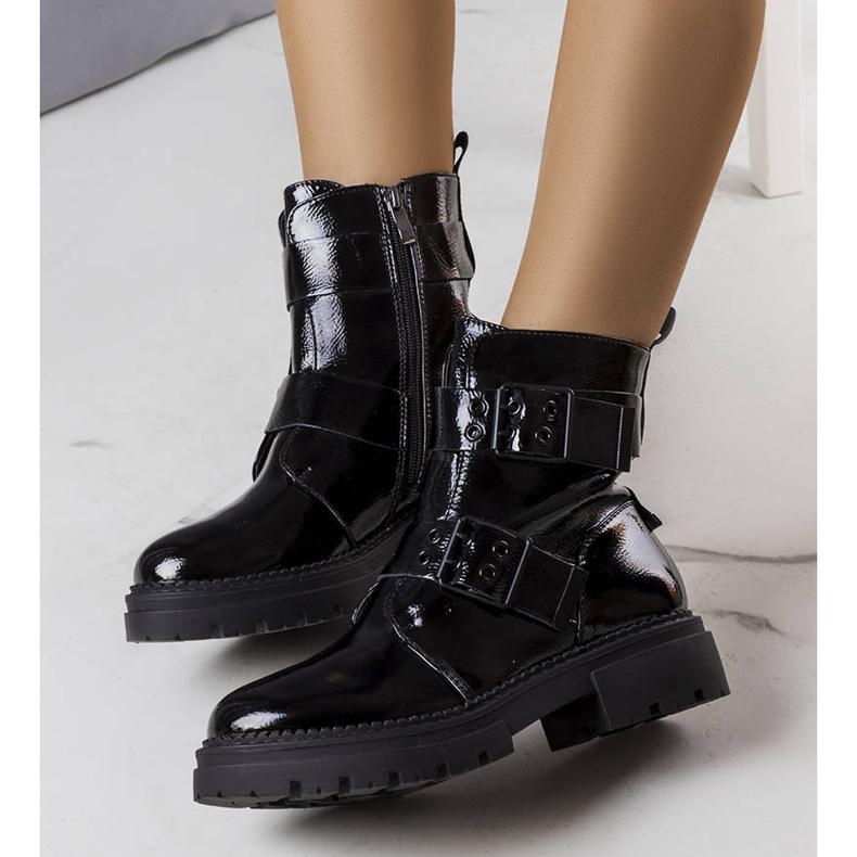 Botas isoladas pretas e laqueadas, Faleri preto 1