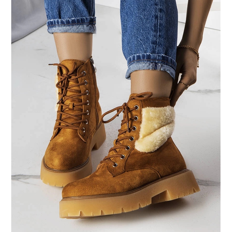 Botas isoladas castanhas com pelo da Bernar castanho 1