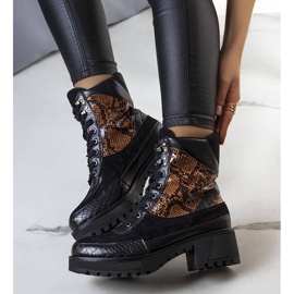 Botas isoladas pretas decoradas com inserções Fox preto 1