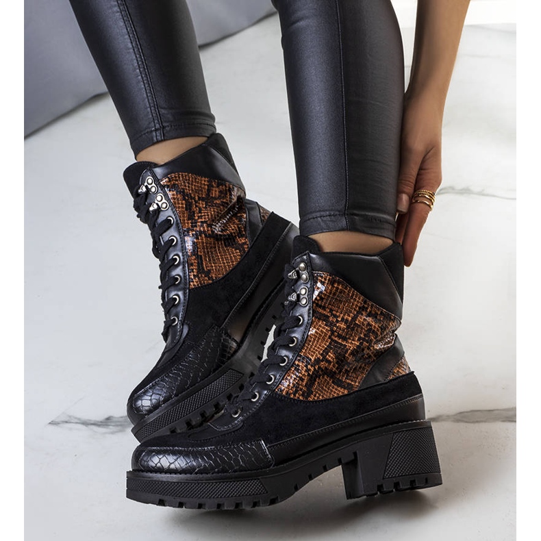 Botas isoladas pretas decoradas com inserções Fox preto 1