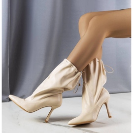 Botas de salto alto bege Annalise 1 Botas de salto alto bege Annalise 1