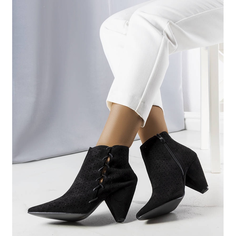 Botas pretas com recortes, Collins. preto 1 Botas pretas com recortes, Collins. preto 1