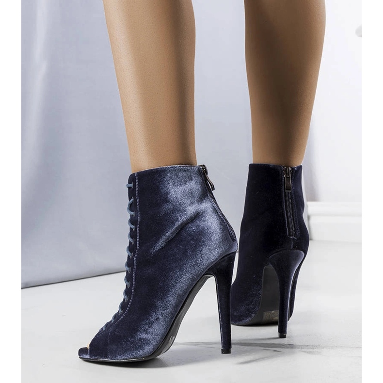 Salto elegante cinza com cabedal Amora 1