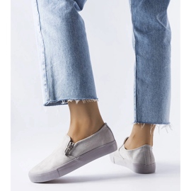 Tênis cinza de Gary 1