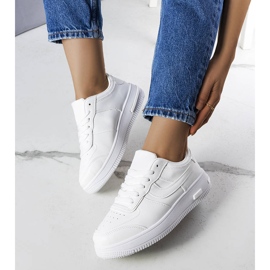 BM Tênis branco com sola grossa da Kim 1