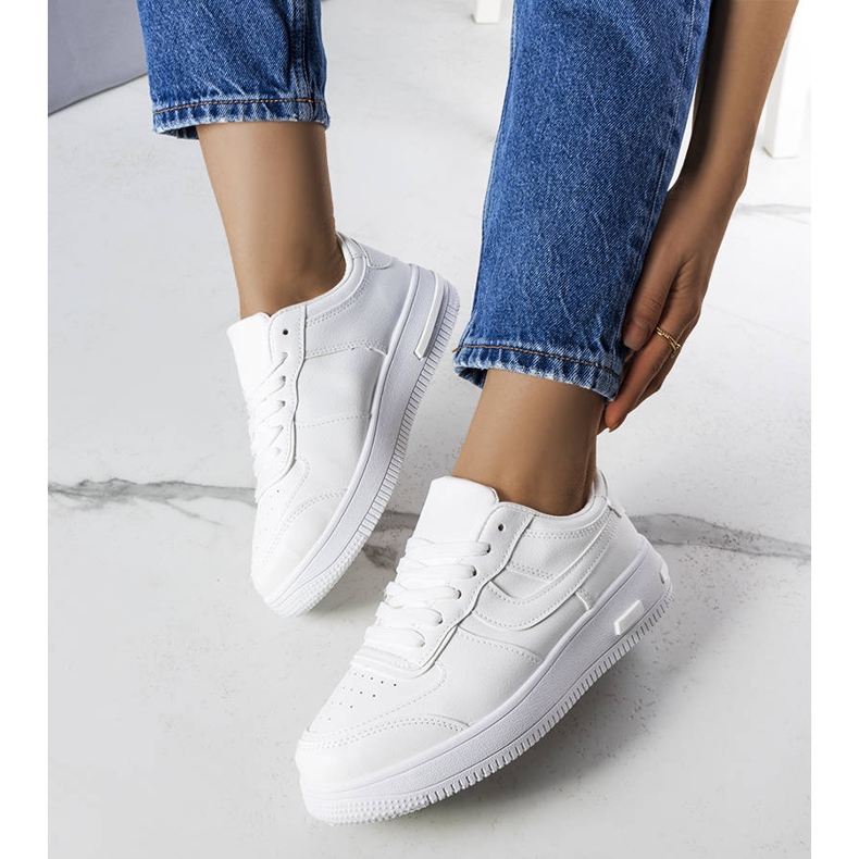 BM Tênis branco com sola grossa da Kim 1