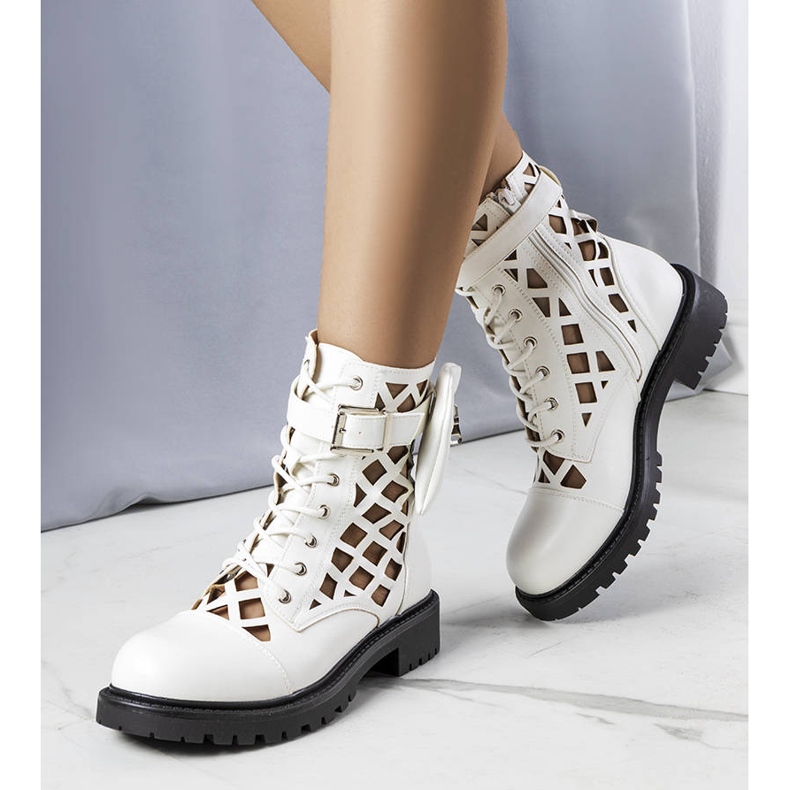 Botas brancas Cecelia com recortes branco 1