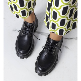 Sapatos pretos com sola maciça de Lynn 1