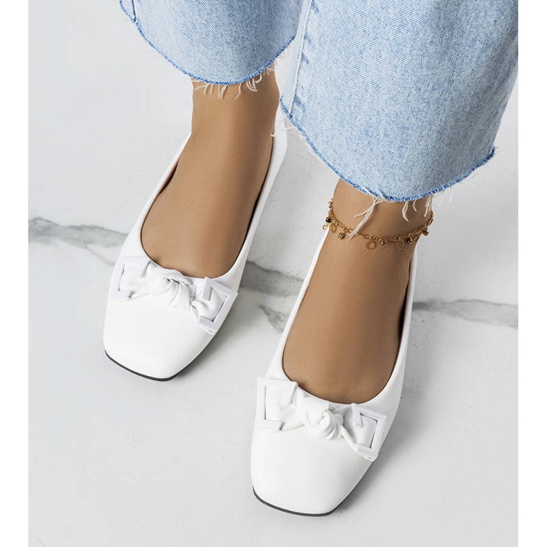 Bailarinas brancas com laço de Tabitha branco 1