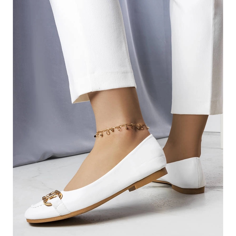 Bailarinas brancas com decoração de íris douradas branco 1