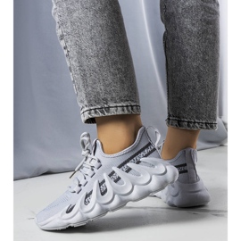 Tênis cinza com uma elegante sola Beth 1 Tênis cinza com uma elegante sola Beth 1