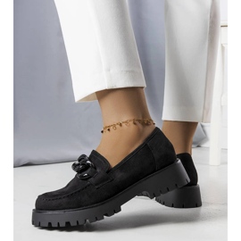 Senhores negros adornados com uma corrente Arpin preto 1 Senhores negros adornados com uma corrente Arpin preto 1