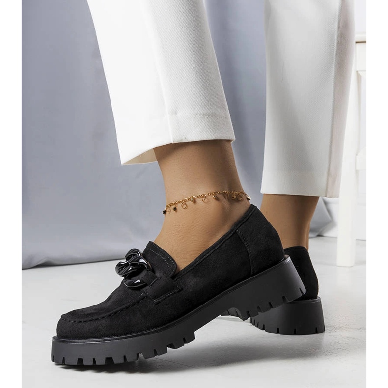 Senhores negros adornados com uma corrente Arpin preto 1 Senhores negros adornados com uma corrente Arpin preto 1