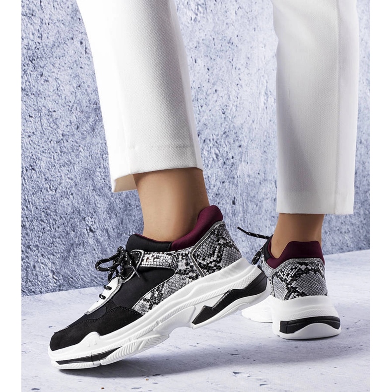 Tênis preto decorado com inserções Savard 1