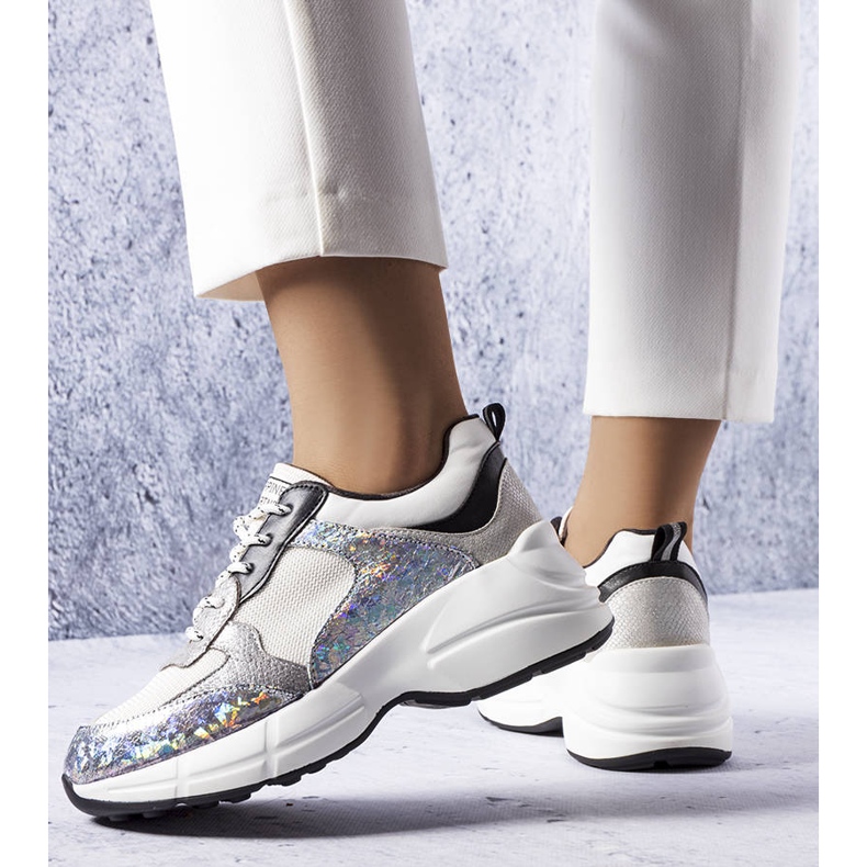 Tênis prata com detalhes metálicos Béri 1