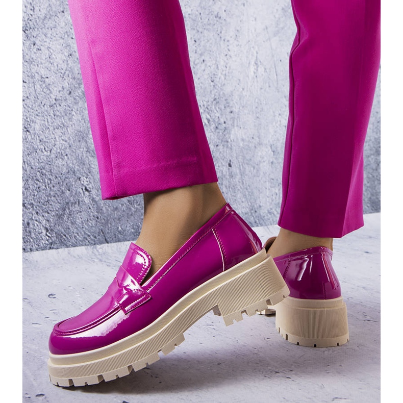 Sapatos de couro envernizado rosa, Phaneuf 1