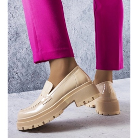 Bombas lacadas bege da Phaneuf 1