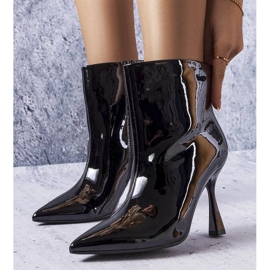 Bota salto alto envernizado preto Mariette 1