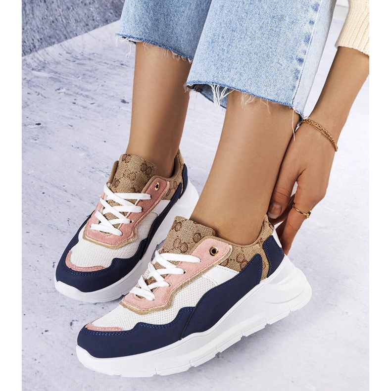 Tênis azul marinho com detalhes dourados Lebrun branco 1