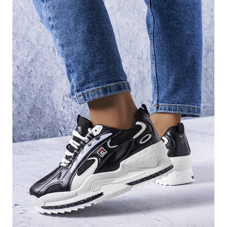 Tênis de salto preto Germain. 1