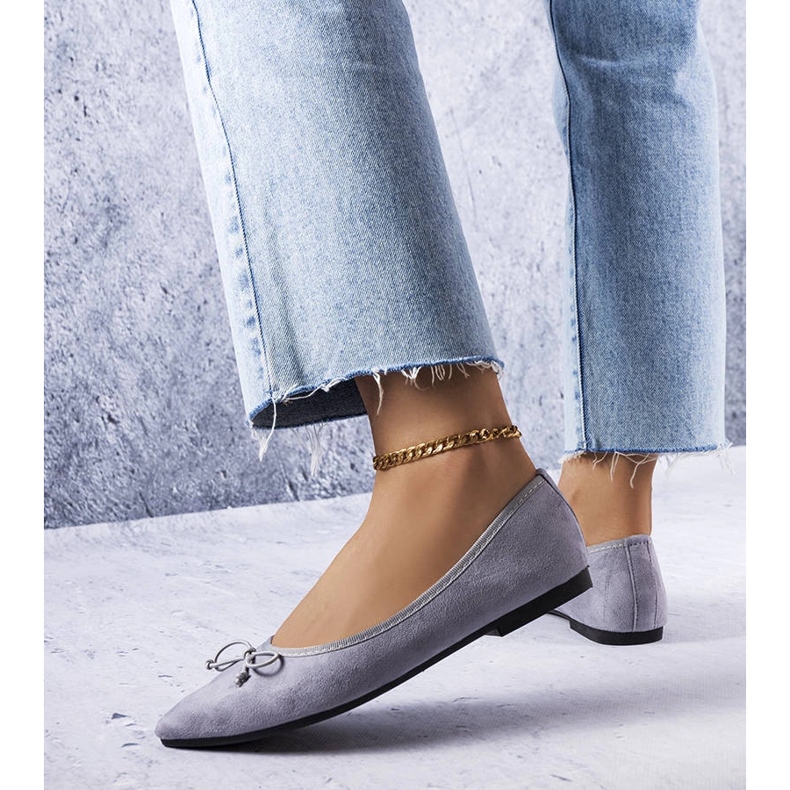 Bailarinas bico fino cinza da Latour 1