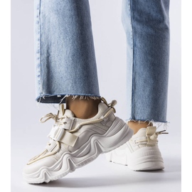 Tênis bege espetacular da Desforges 1