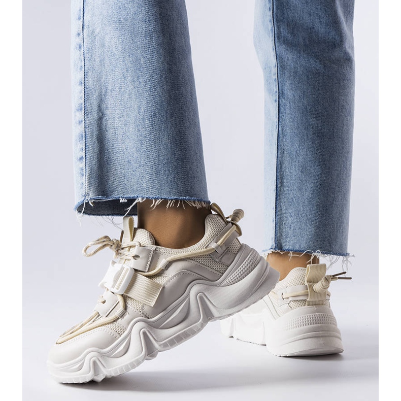 Tênis bege espetacular da Desforges 1