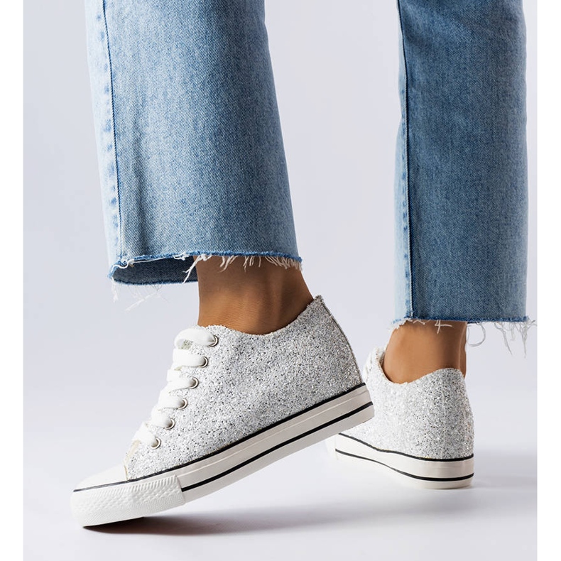 Tênis cano baixo prateado Garceau. prata 1