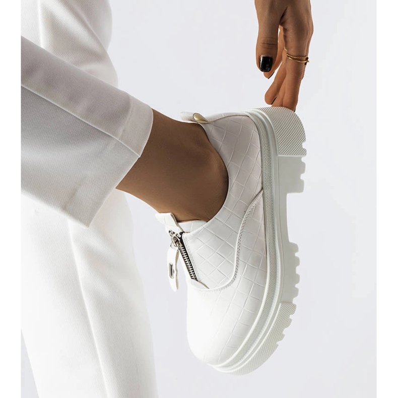 Brogues brancos decorados com relevo Travers 1 Brogues brancos decorados com relevo Travers 1