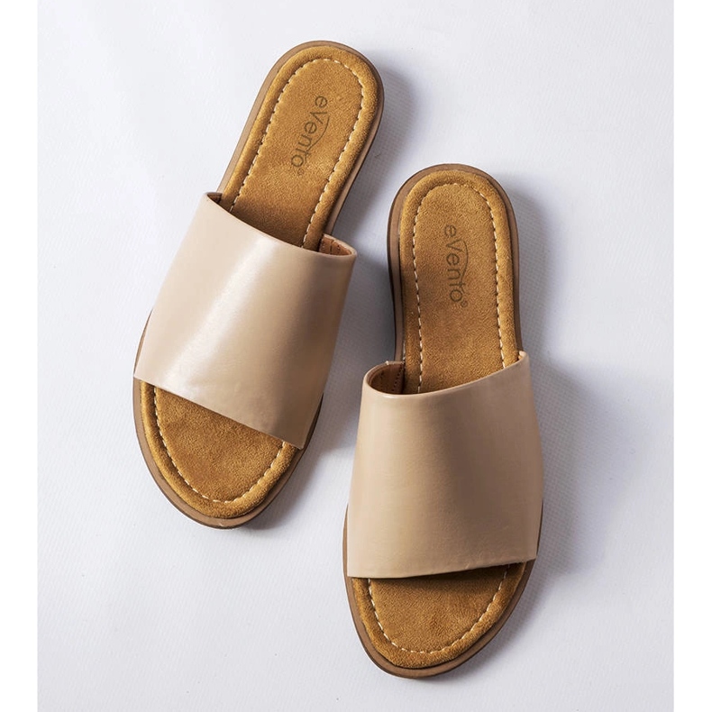 Chinelos bege elegantes de Mainville 1