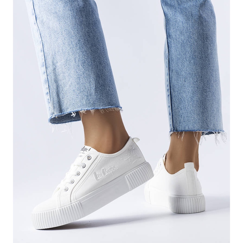 Tênis branco Lee Cooper LCW-23-31-1806L 1
