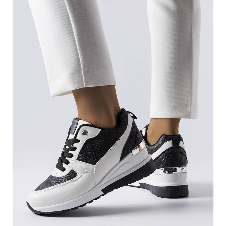 BM Tênis de salto preto e branco Gaetane. 1