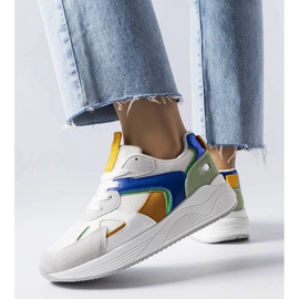 Tênis branco feito de materiais mistos da Riel 1