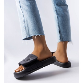 BM Chinelos pretos com velcro Aleron 1