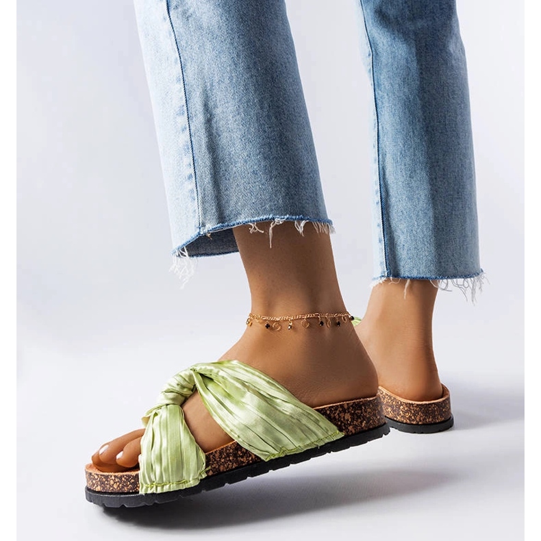 Chinelos verdes decorados com tecido Fresne 1