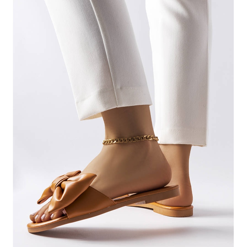 Sandálias elegantes castanhas com laço da Garnier castanho 1