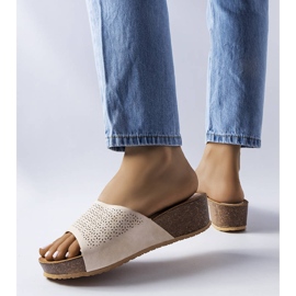 Sandália de cunha vazada bege, Bourque 1