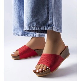 Sliders de cunha vazados vermelhos de Bourque 1