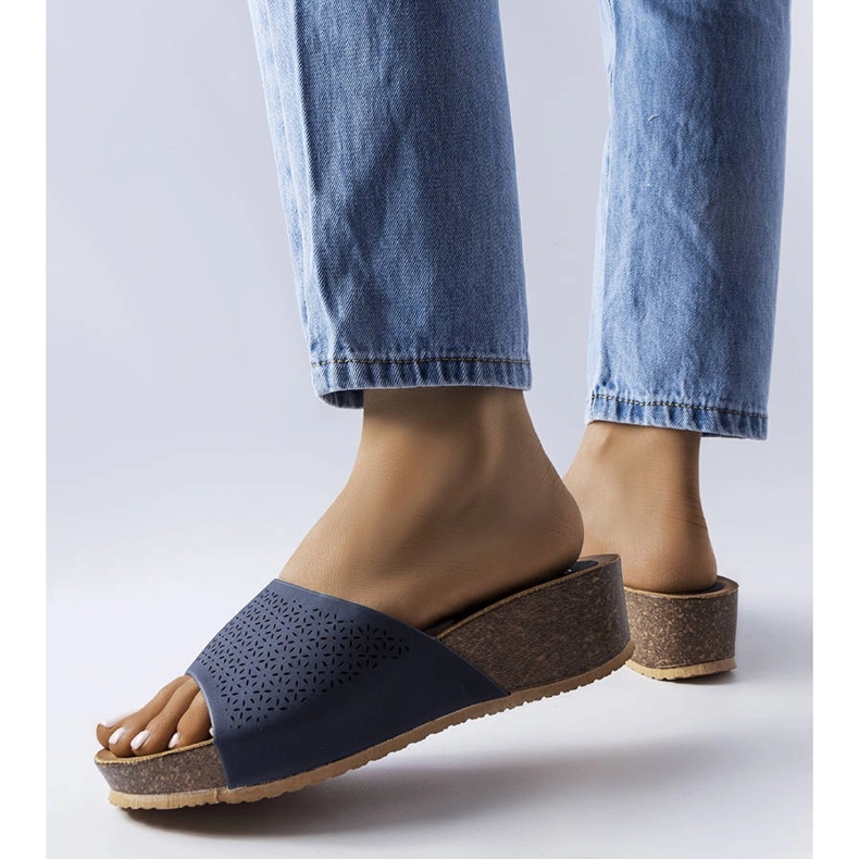 Sliders de cunha vazados azul marinho de Bourque 1