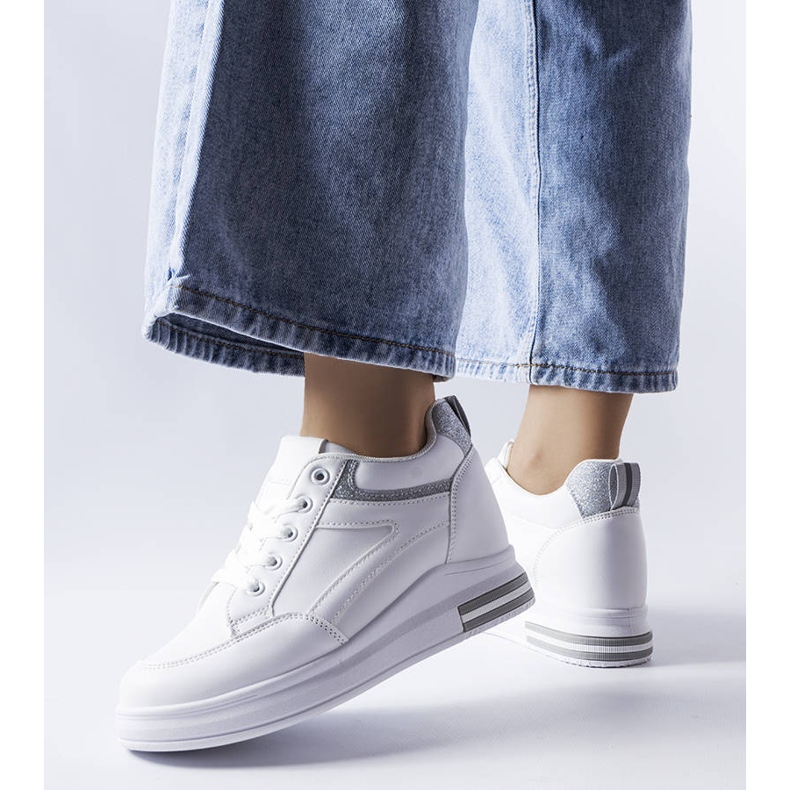 Tênis branco com apliques de glitter Bonevil 1