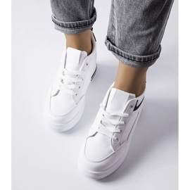 Tênis branco com apliques de glitter Bonevil 1