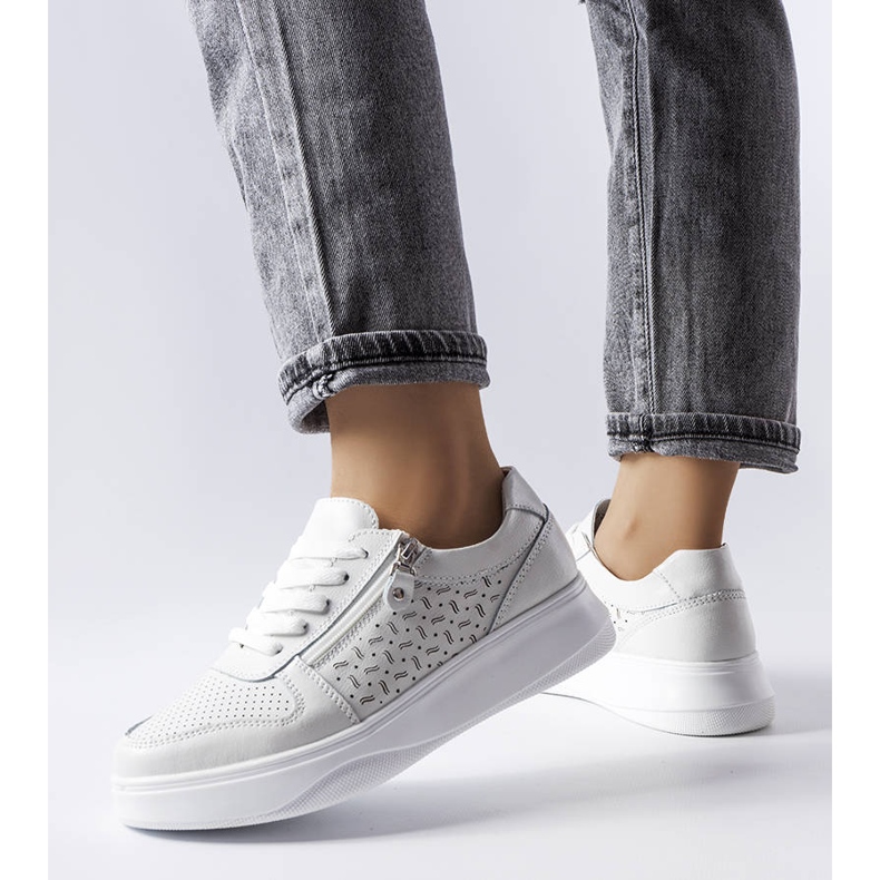 Sapatos de couro branco decorados com zíper Jezzi 1