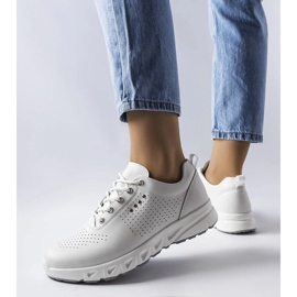 Evento Sapato branco Brodeur em couro vazado 1