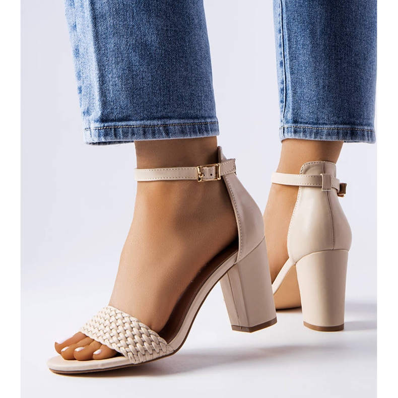 Evento Sandália bloco trançado bege Oliveirinhas 2