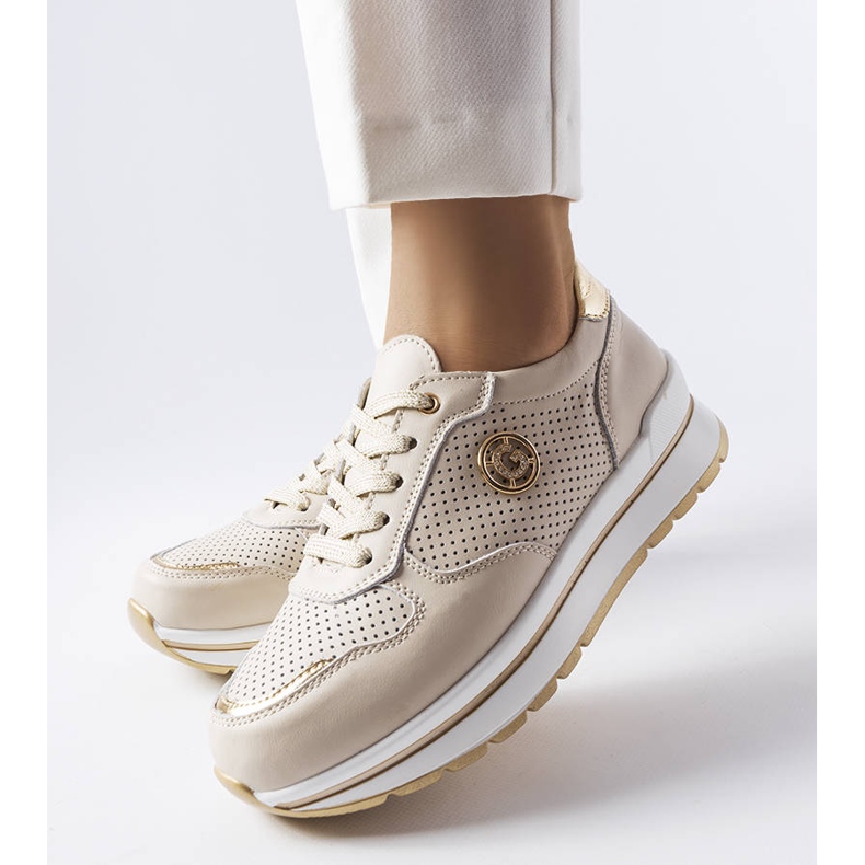 Sapatos de couro bege vazados, Talbot 1