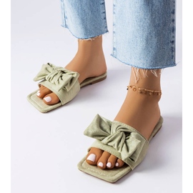 Sliders verdes elegantes com um laço de Thériault 1 Sliders verdes elegantes com um laço de Thériault 1