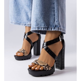 Sandália marrom com estampa de cobra Trépanier castanho 1 Sandália marrom com estampa de cobra Trépanier castanho 1